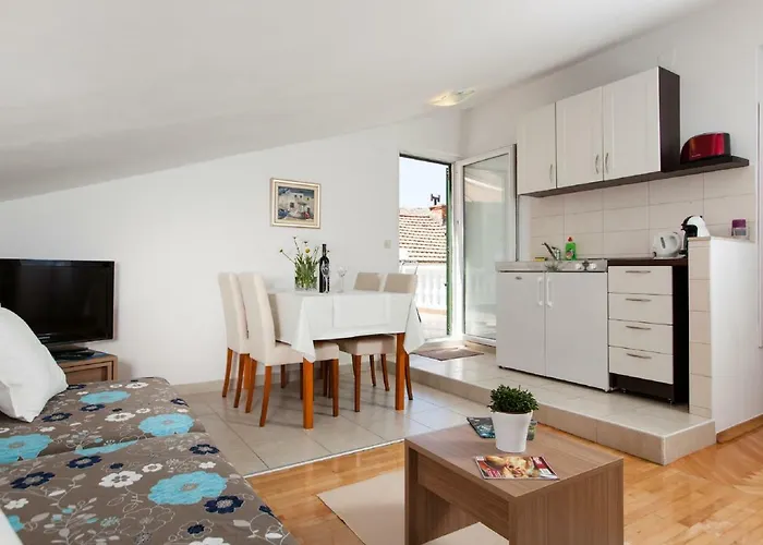 Downtown Authentic Apartment Split