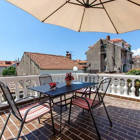 Downtown Authentic Lejlighed Split